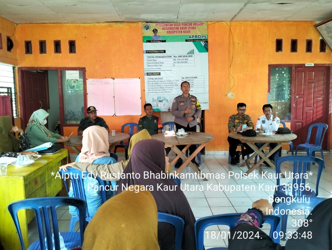 Hadiri Musdes, Bhabinkamtibmas Polsek Kaur Utara Ingtakan Skala Prioritas Penggunaan DD Sesuai Permendes PDTT