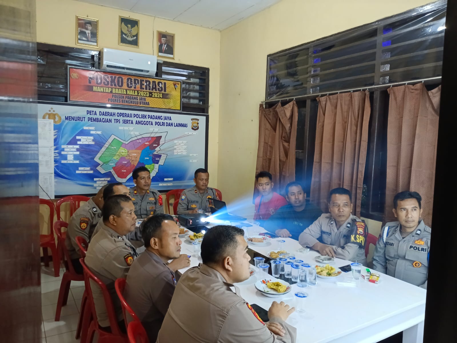 Polsek Padang Jaya Gelar Nobar Pameran Lukisan dan Pentas Musik “Jogja Asyik, Jogja Bermusik untuk Indonesia Apik “