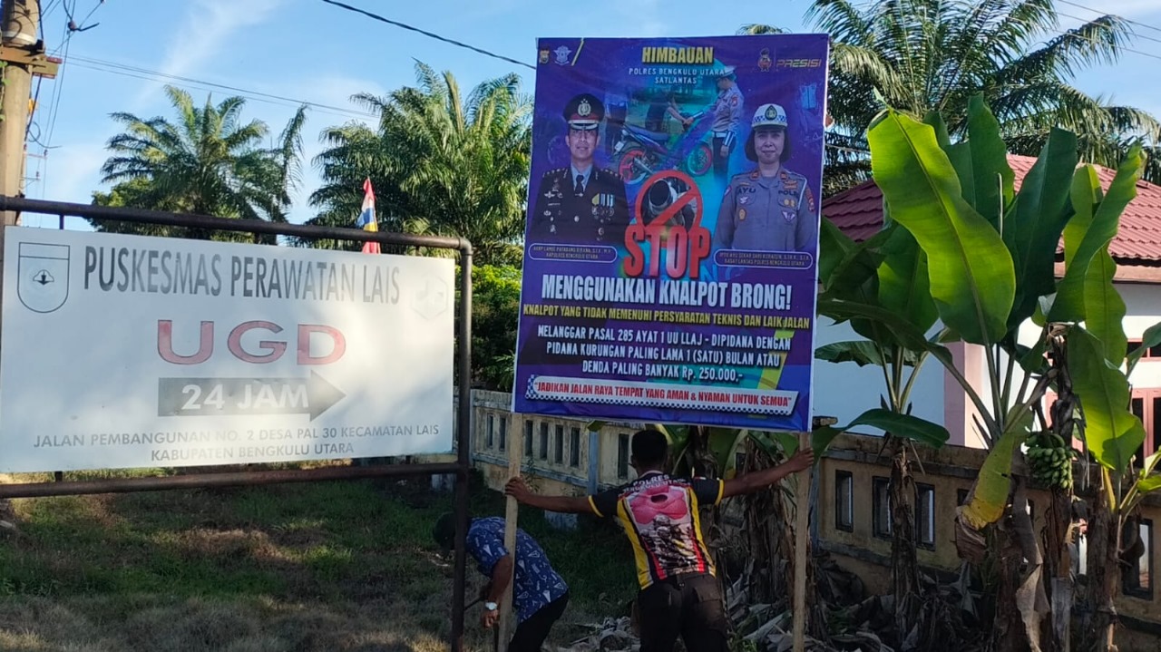 Sosialisasikan Stop Gunakan Knalpot Brong, Polsek Lais Pasang Spanduk Imbauan