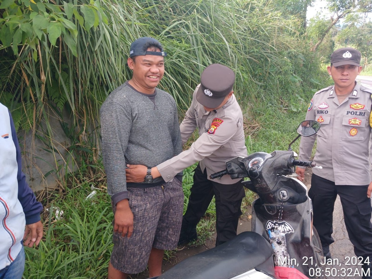 Polsek Sindang Kelingi Gencar Lakukan Razia Senjata Tajam untuk Ciptakan Keamanan
