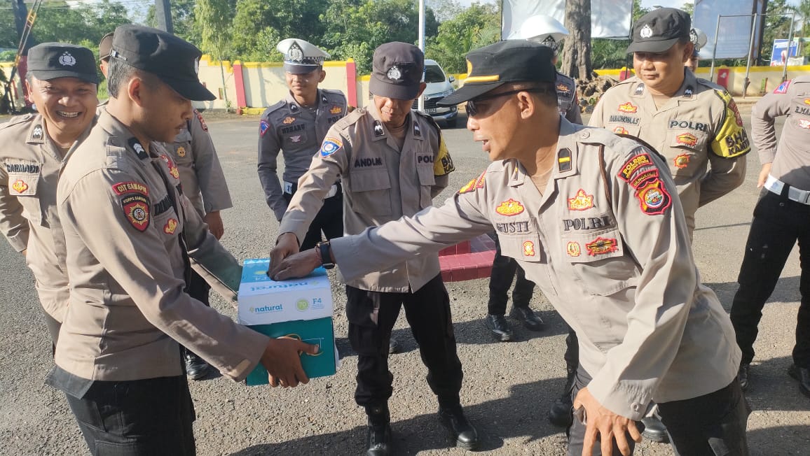 Peduli Masyarakat, Polsek Ketahun Lakukan Gerakan Sedekah Bersama