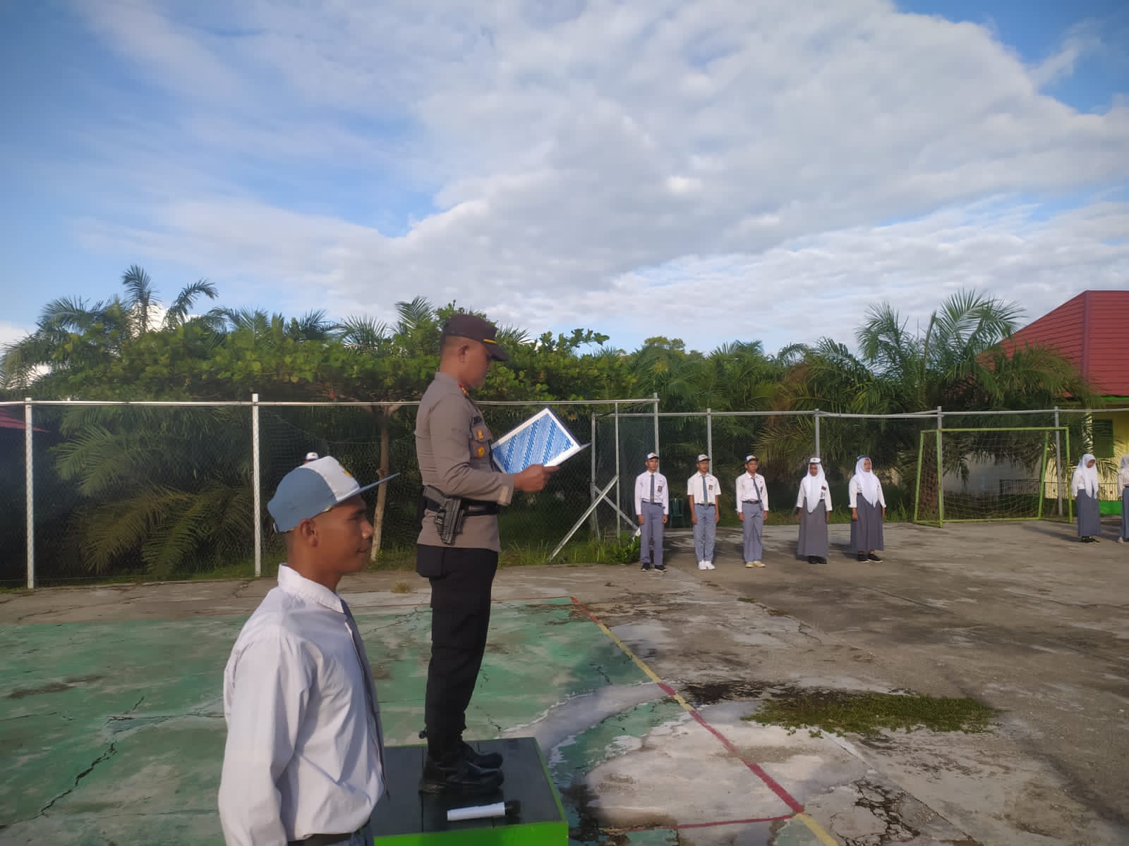 Jadi Irup di Sekolah, Kapolsek Batik Nau Titip Pesan Kamtibmas