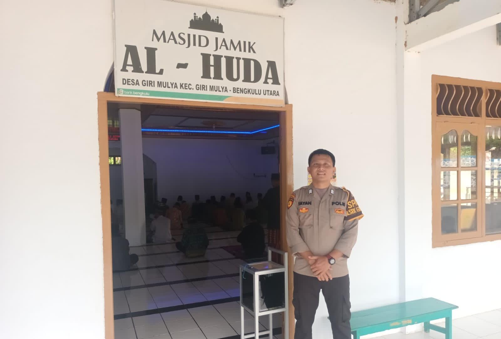 Antisipasi Gangguan Kamtibmas, Polsek Giri Mulya berikan Pengamanan Ibadah Sholat jumat
