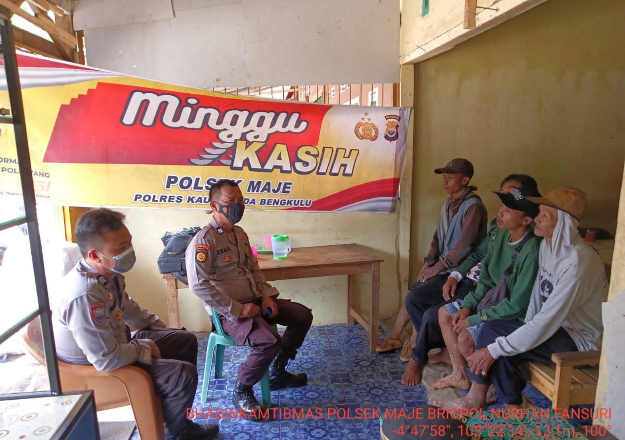 Minggu Kasih, Polsek Maje Bersama Warga Desa Parda  Suka 