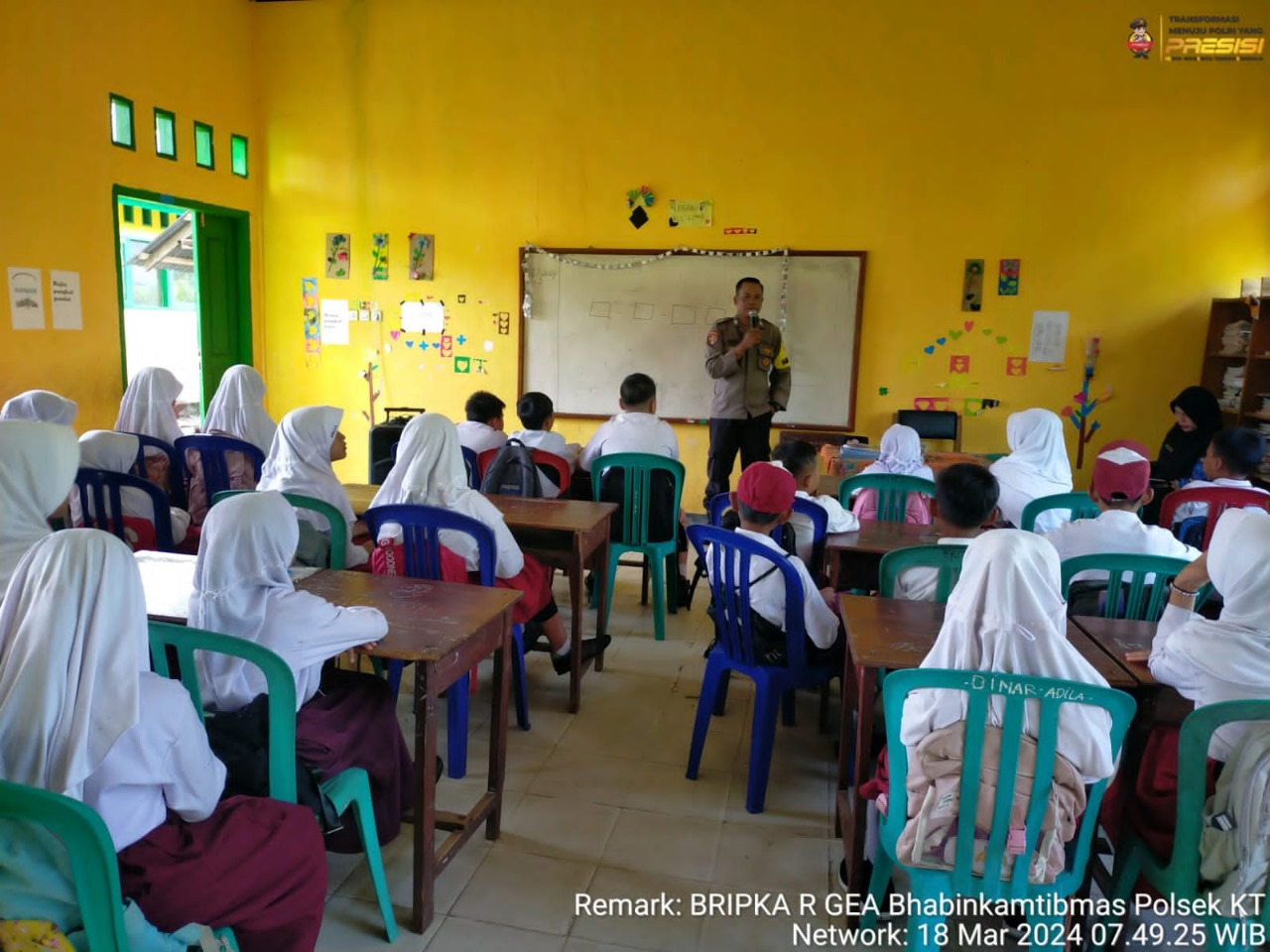 Police Go To School di SDN 32 Kaur, Bhabinkamtibmas Sampaikan Imbauan kepada Pelajar 