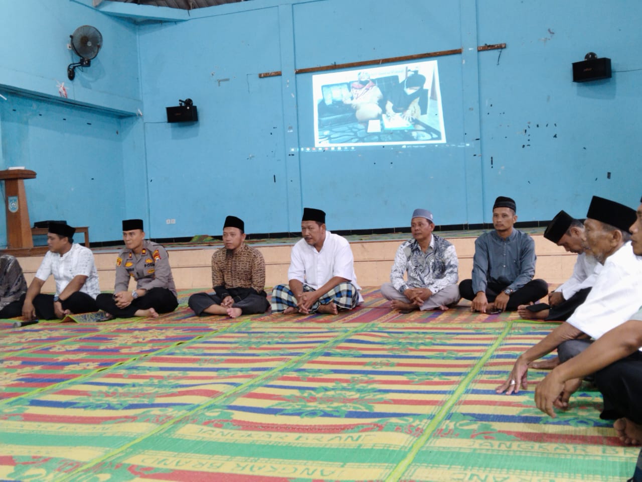 Satbinmas Polres Bengkulu Utara berikan Himbauan Pedagang Kembang Api Agar Tak Menjual Petasan