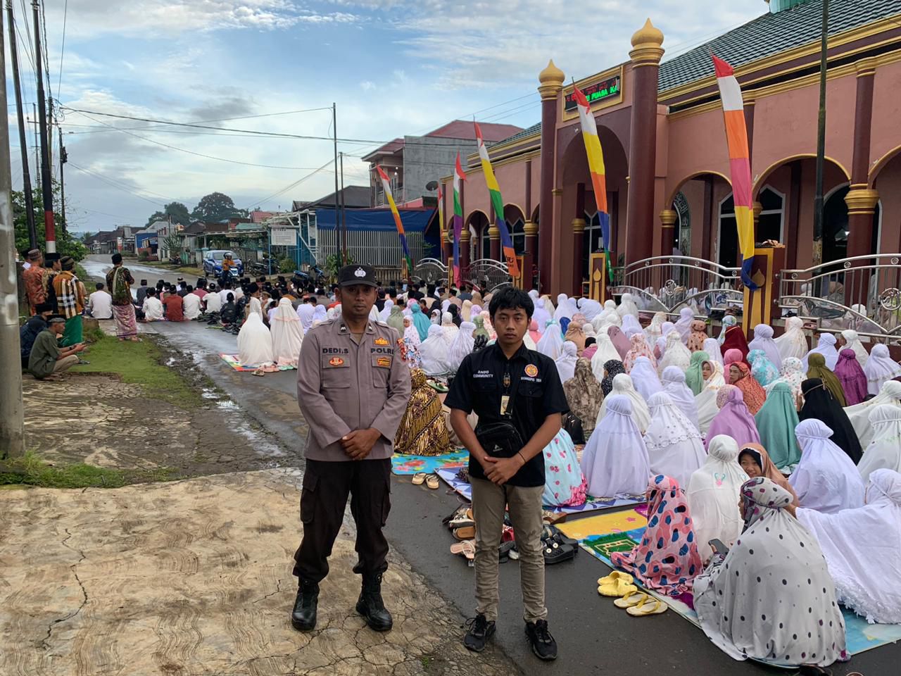 Berikan Rasa Aman, Personel Polres Kepahiang Laksanakan Pengamanan Sholat Idul Fitri