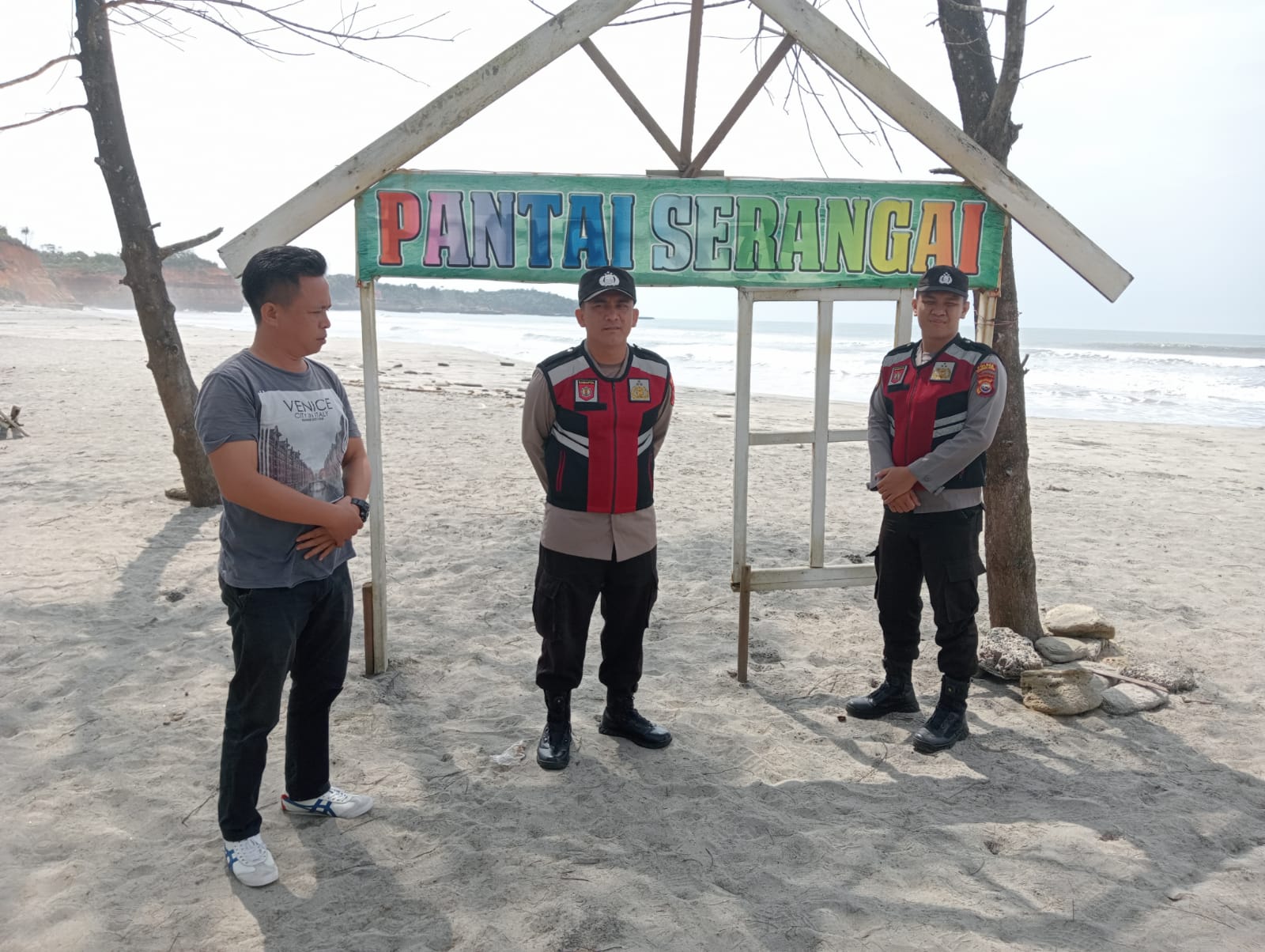 Personel Polsek Batiknau Berikan Imbauan Kepada Pengunjung Objel Wisata 