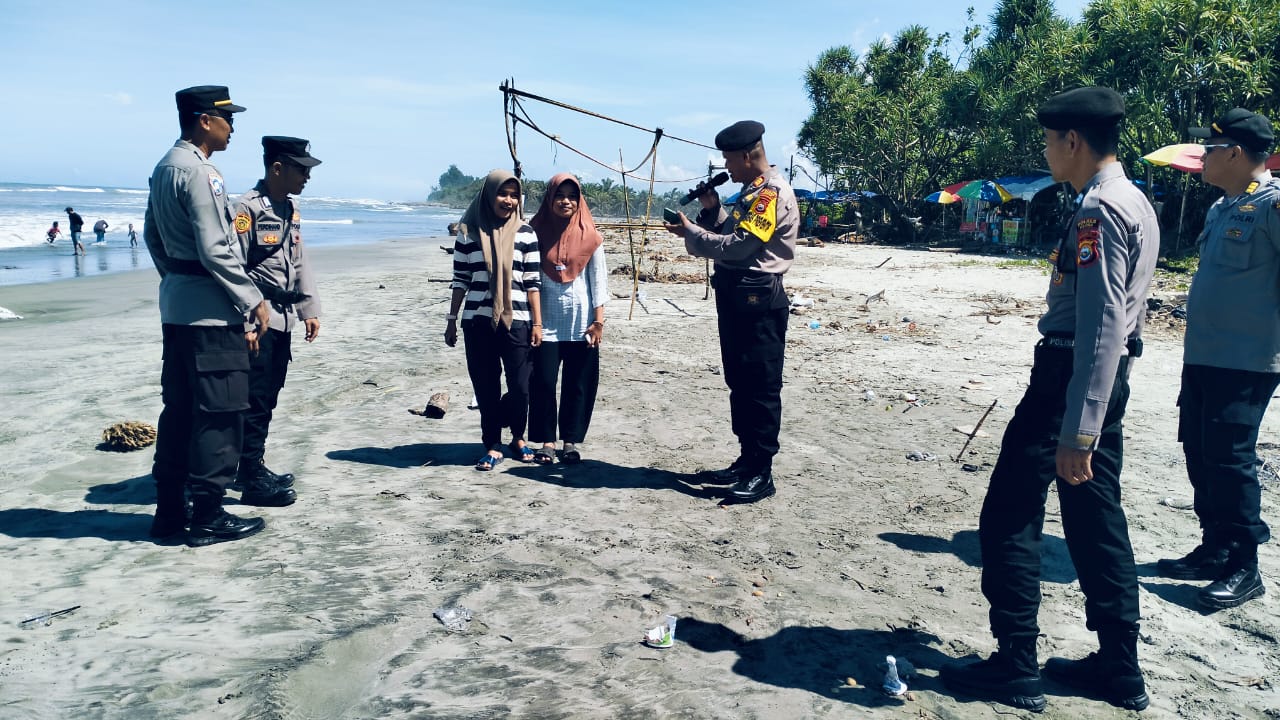 Personel Polres Seluma Laksanakan Pengamanan Obyek Wisata Pantai Pasar Seluma