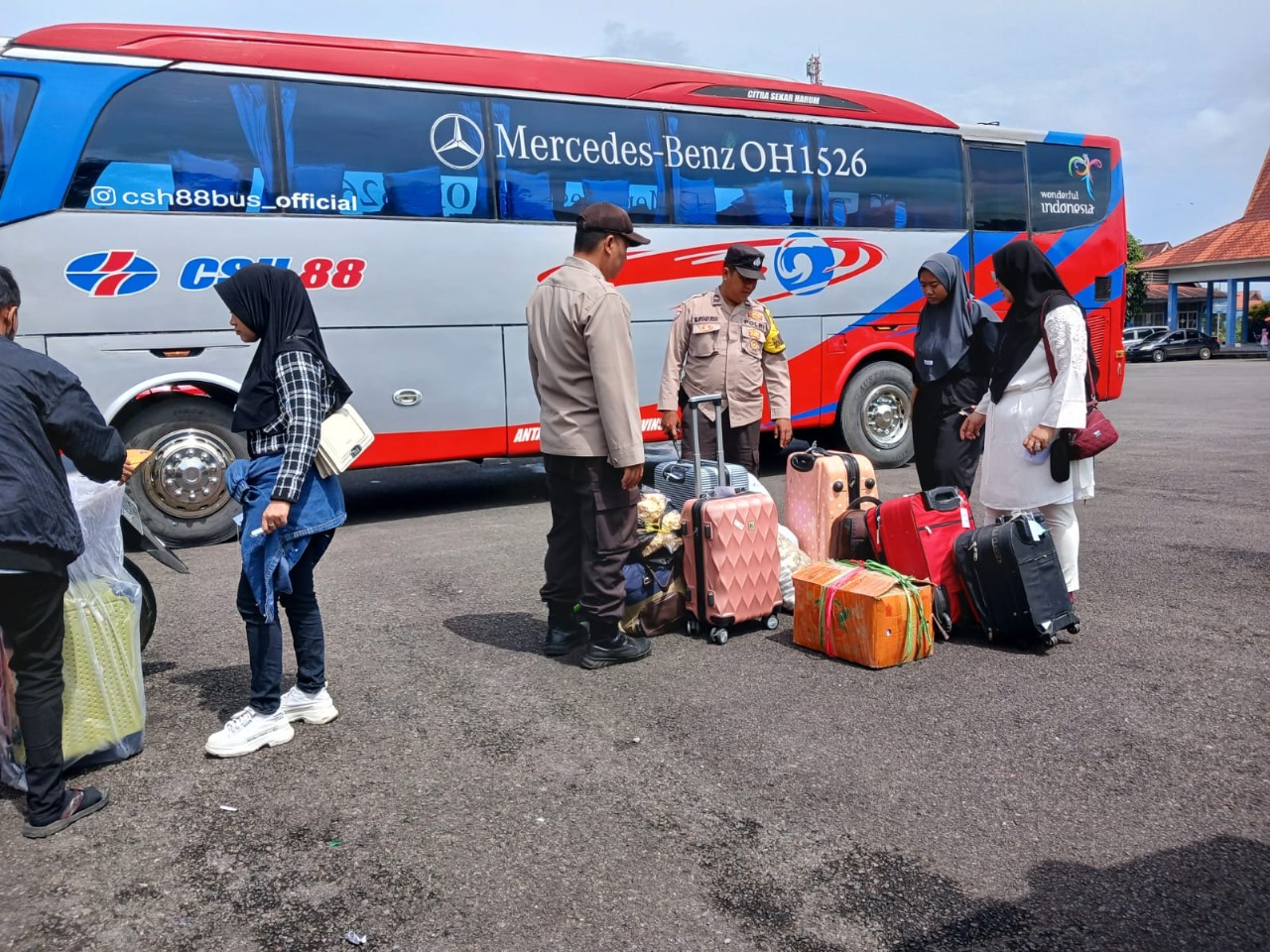 Personel Unit Intelkam Polsek Selupu Rejang Melaksanakan Kegiatan Monitoring Arus Balik Pemudik Lebaran