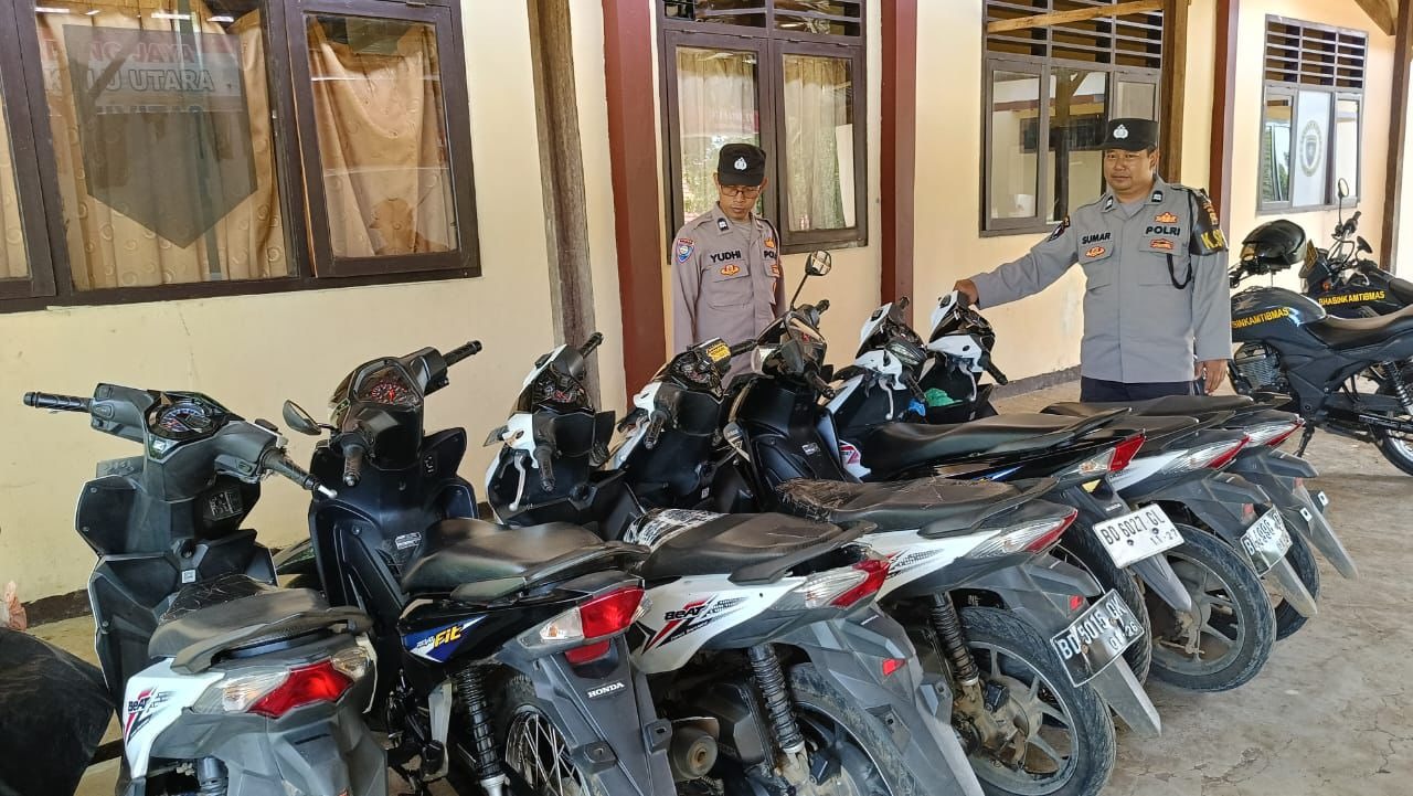 Personel Polsek Padang Jaya Lakukan Pengecekan Ranmor Titipan Warga Masyarakat Yang Mudik di Mako