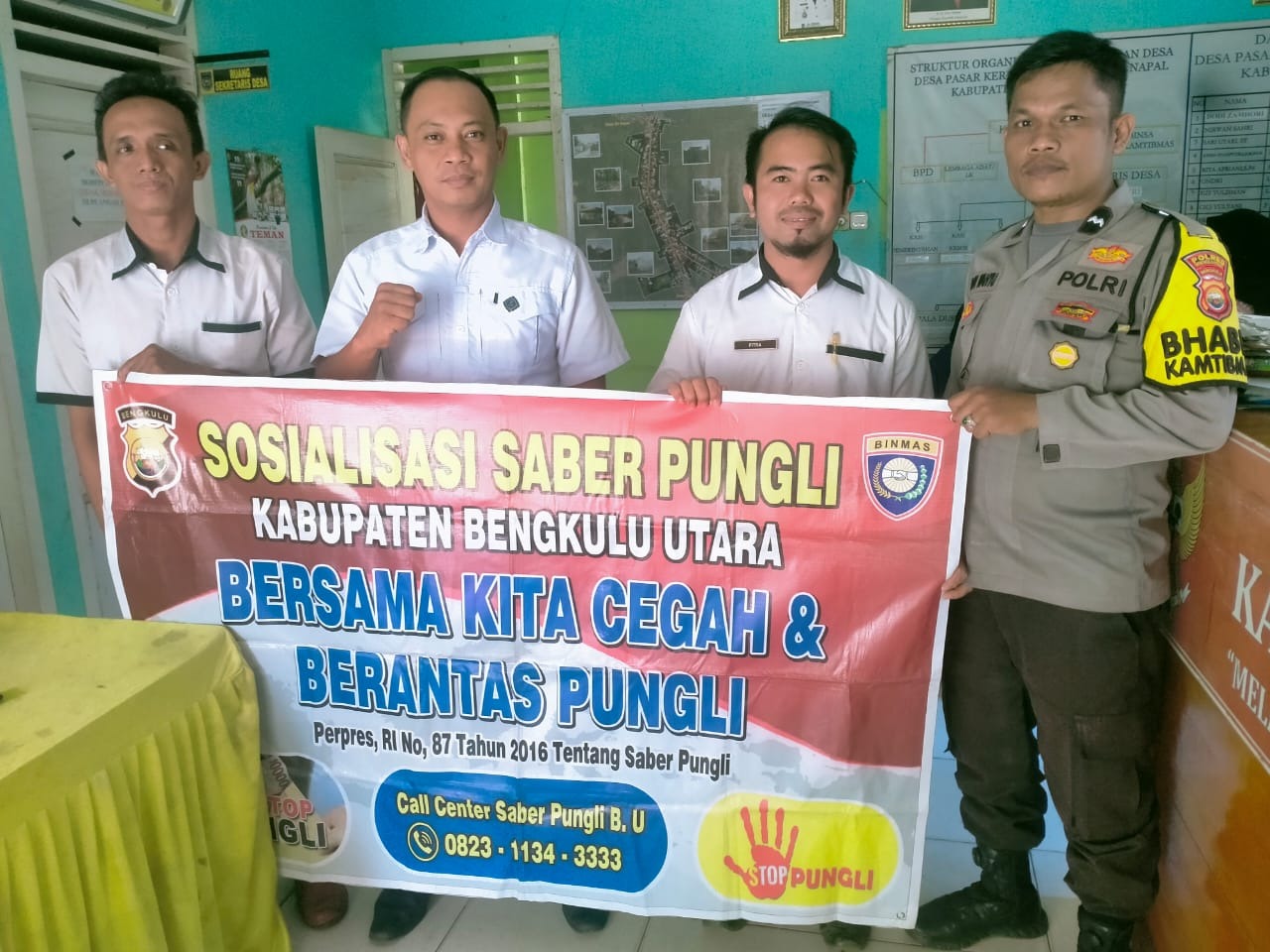 Bhabinkamtibmas Polsek Air Besi Sosialisasikan Saber Pungli di Kantor Desa Pasar Tebat