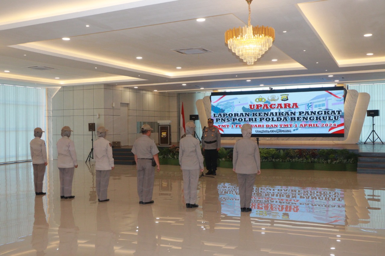 16 PNS Polri Polda Bengkulu Naik Pangkat