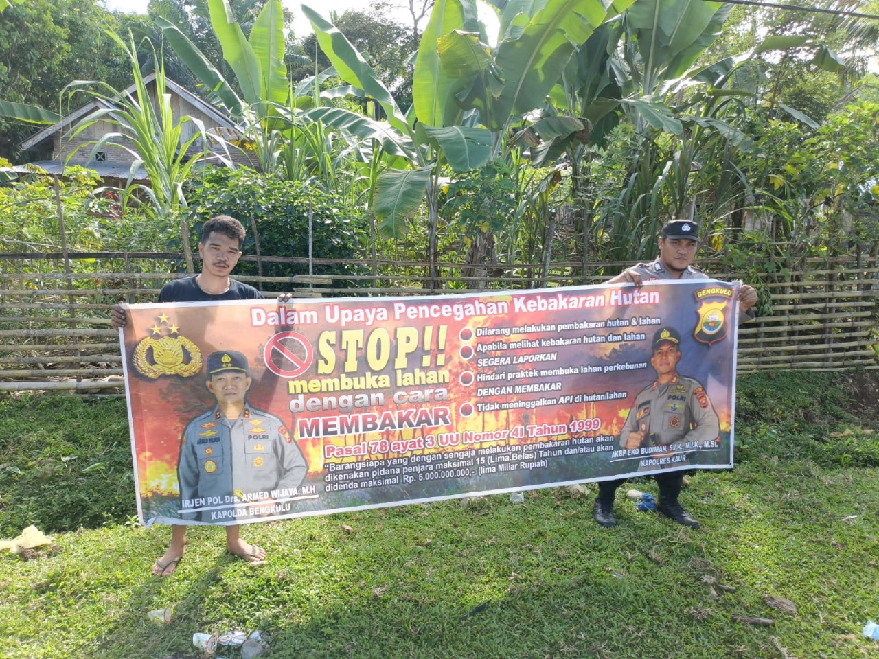 Piket Yanmas Polsek Padang Guci Hulu Sosialisasi Larangan Pembakaran Hutan dan Lahan Serta Semak Belukar 