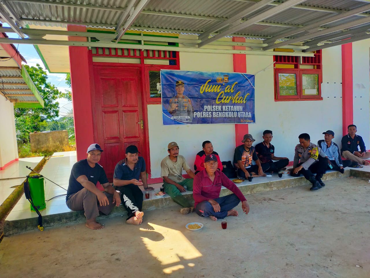 Program Jumat Curhat, Polsek Ketahun Dengar Keluhan Masyarakat Desa