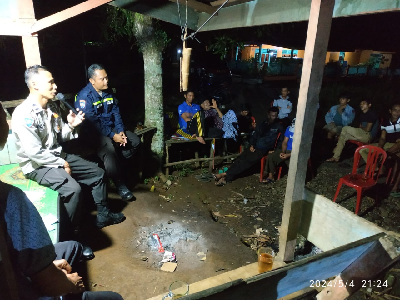 Satbinmas Polres Bengkulu Utara Laksanakan Pembinaan Pos Kamling Kepada Warga 