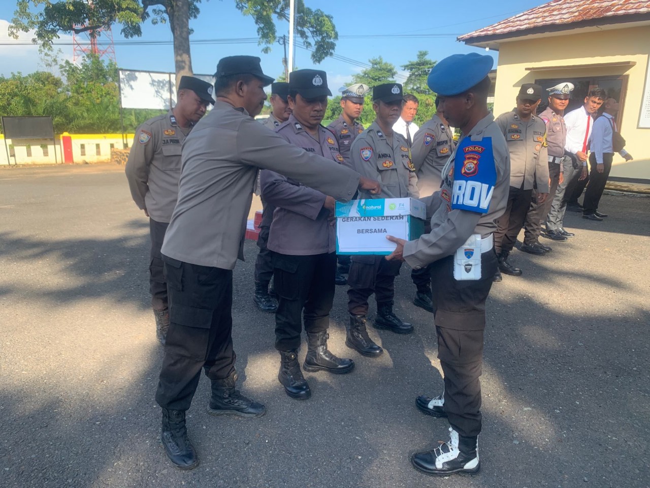 Polsek Ketahun Rutin Gerakan Sedekah Bersama Personil