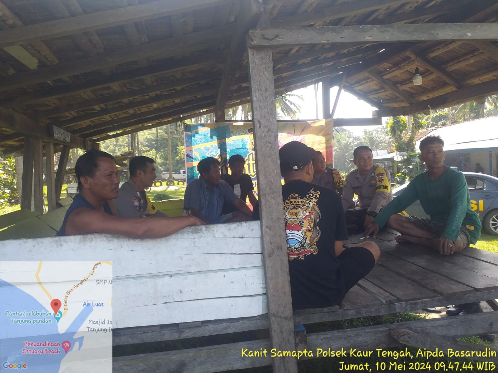 Sampikan Pesan Kamtibmas, Polsek Kaur Tengah Jumat Curhat Bersama Warga di Desa Tanjung Pandan 