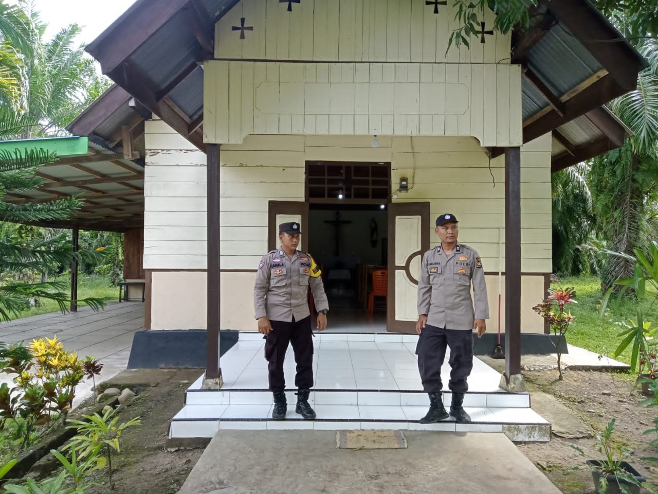 Polsek Maje Pengamanan Ibadah Gereja Umat Kristiani di Wilayah Hukum Polsek Maje 