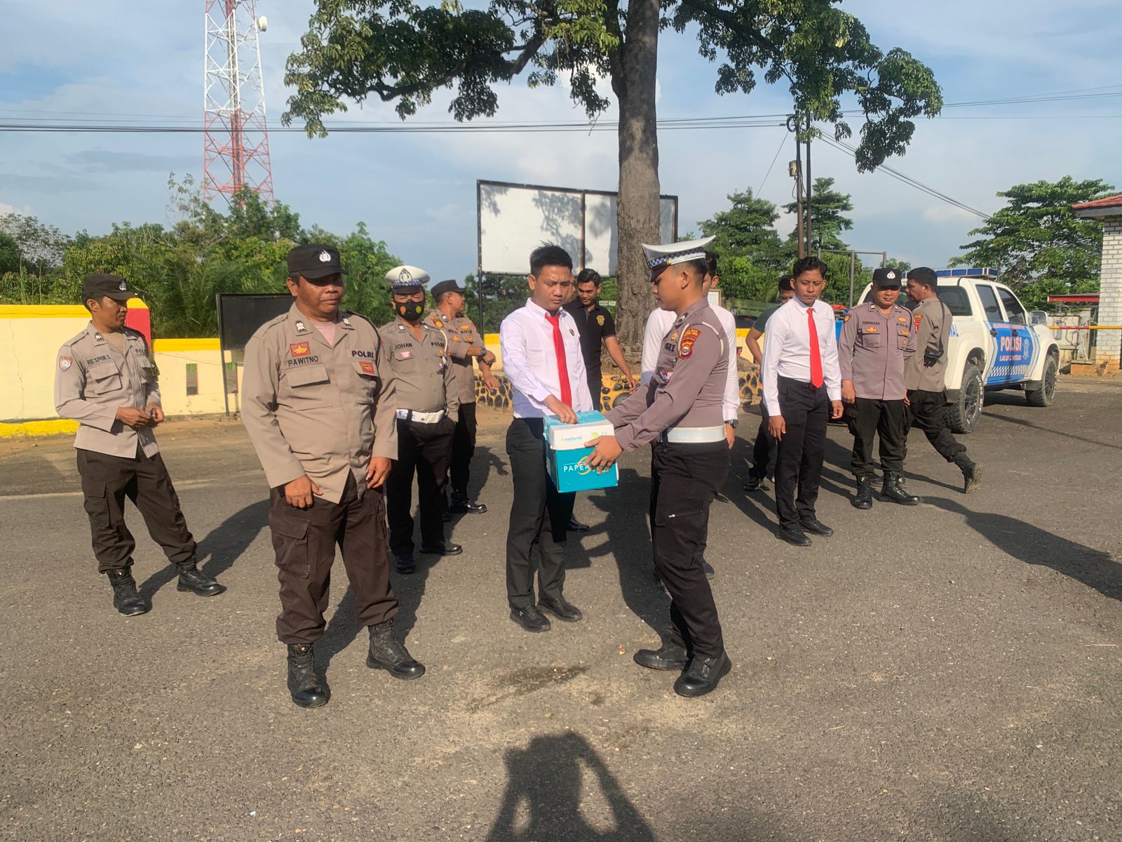 Awali Tugas Dengan Sedekah, Personel Polsek Ketahun Sisihkan Rezekinya