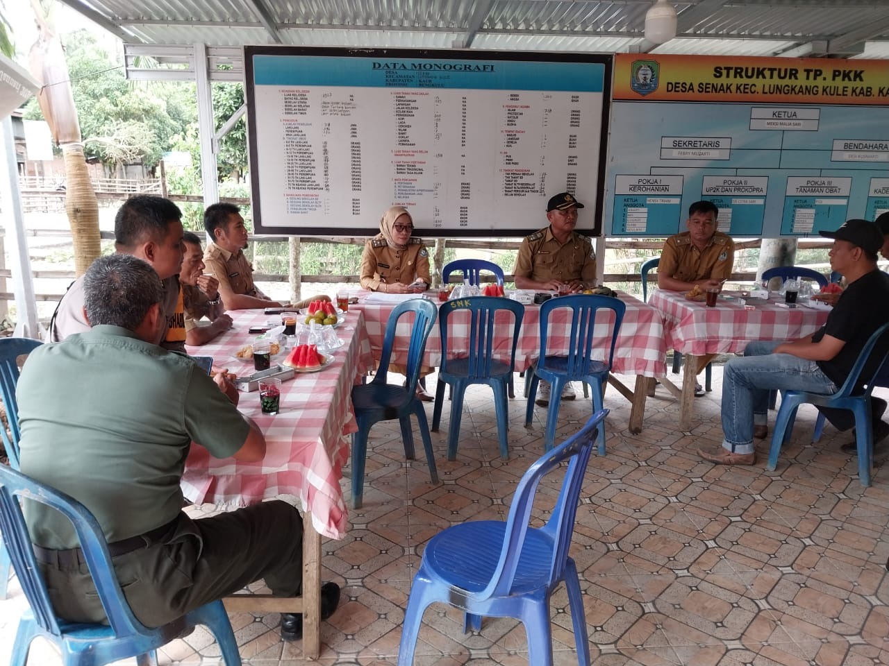 Awasi Pengunaan Dana Desa, Bhabinkamtibmas Polsek Padang Guci Hulu Hadir dalam Monitoring dan Evaluasi Dana Desa