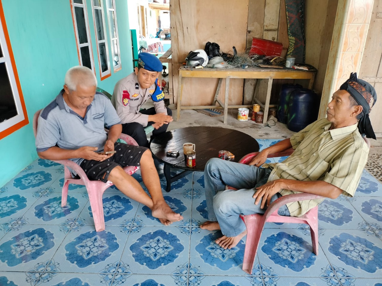 Sat Polairud Polres BS Patroli Sambangi Warga Pantai Pasar Bawah Sampaikan Imbauan Kamtibmas