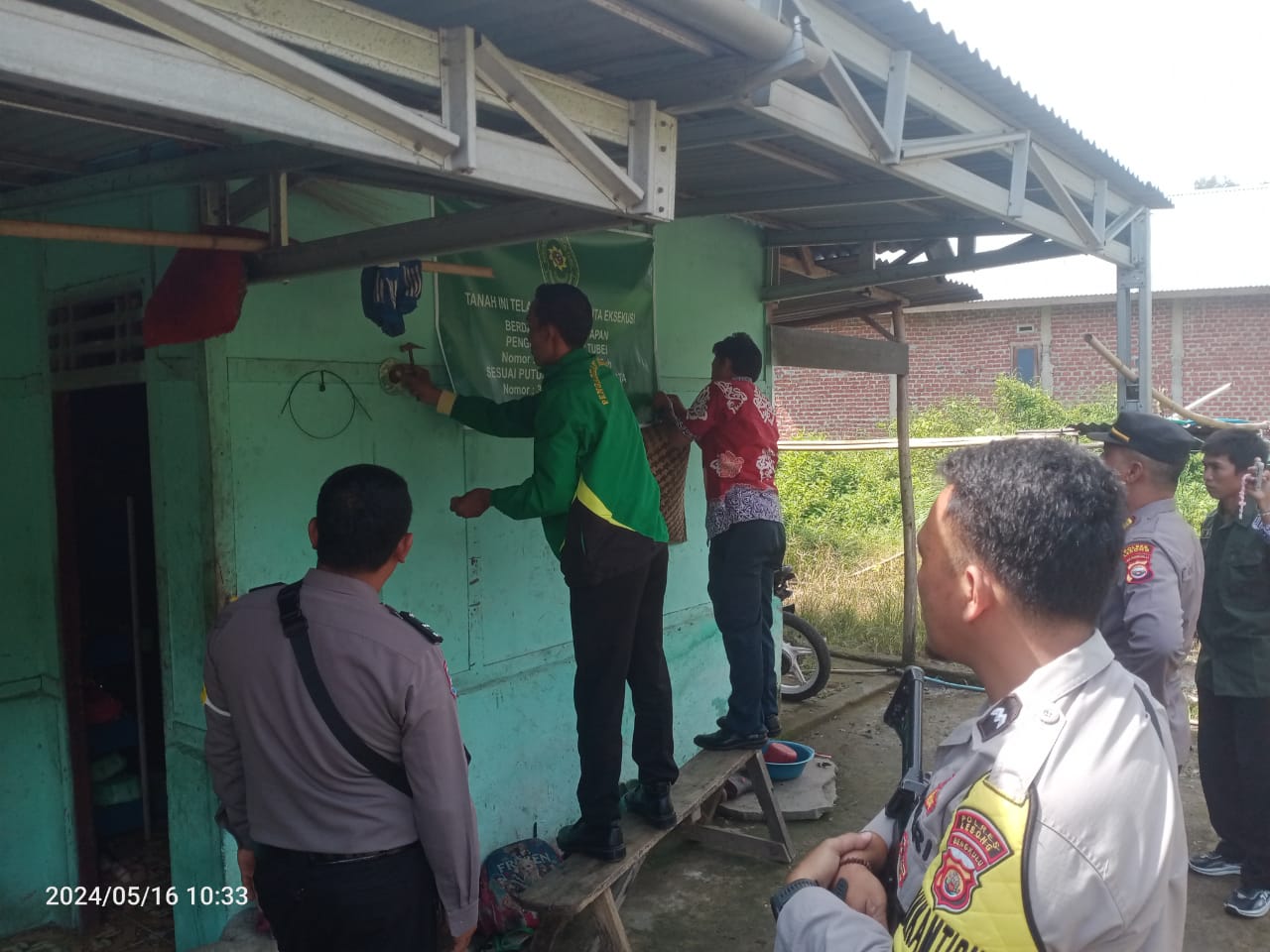 Kapolsek Lebong Selatan Hadiri Sita Eksekusi di Desa Tik Jeniak