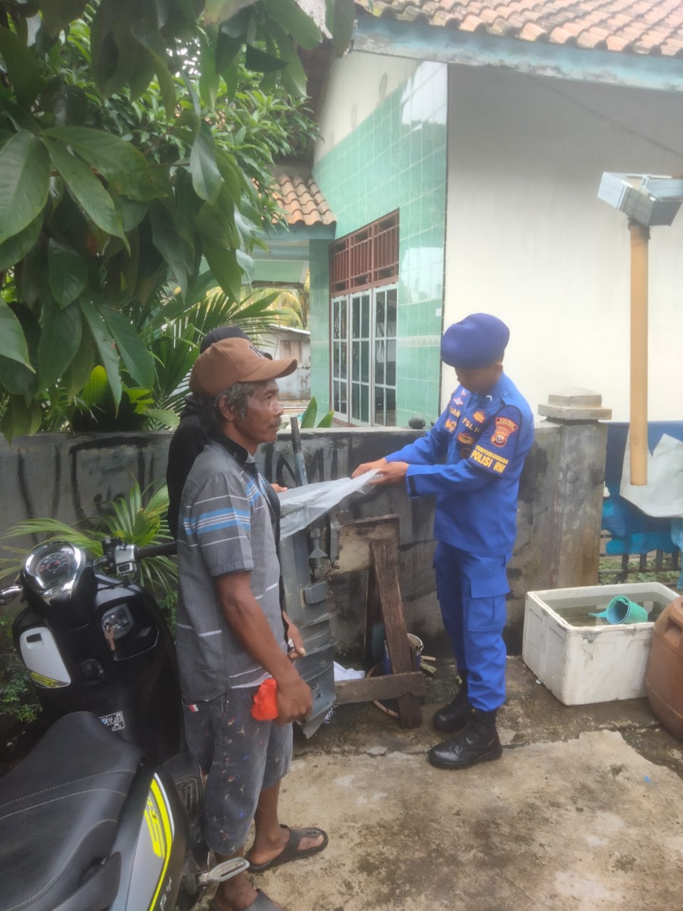 Sambang Dialogis Sat Polairud Polres BS, Imbau Wisatawan Untuk Tidak Mandi Ditepi Pantai  