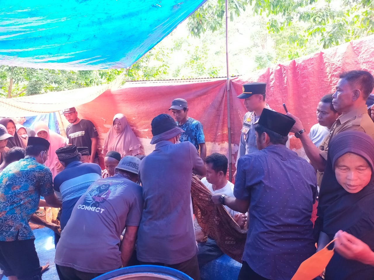 Kapolsek Ketahun  Sambang Duka Korban Meninggal Dunia Akibat Tenggelam