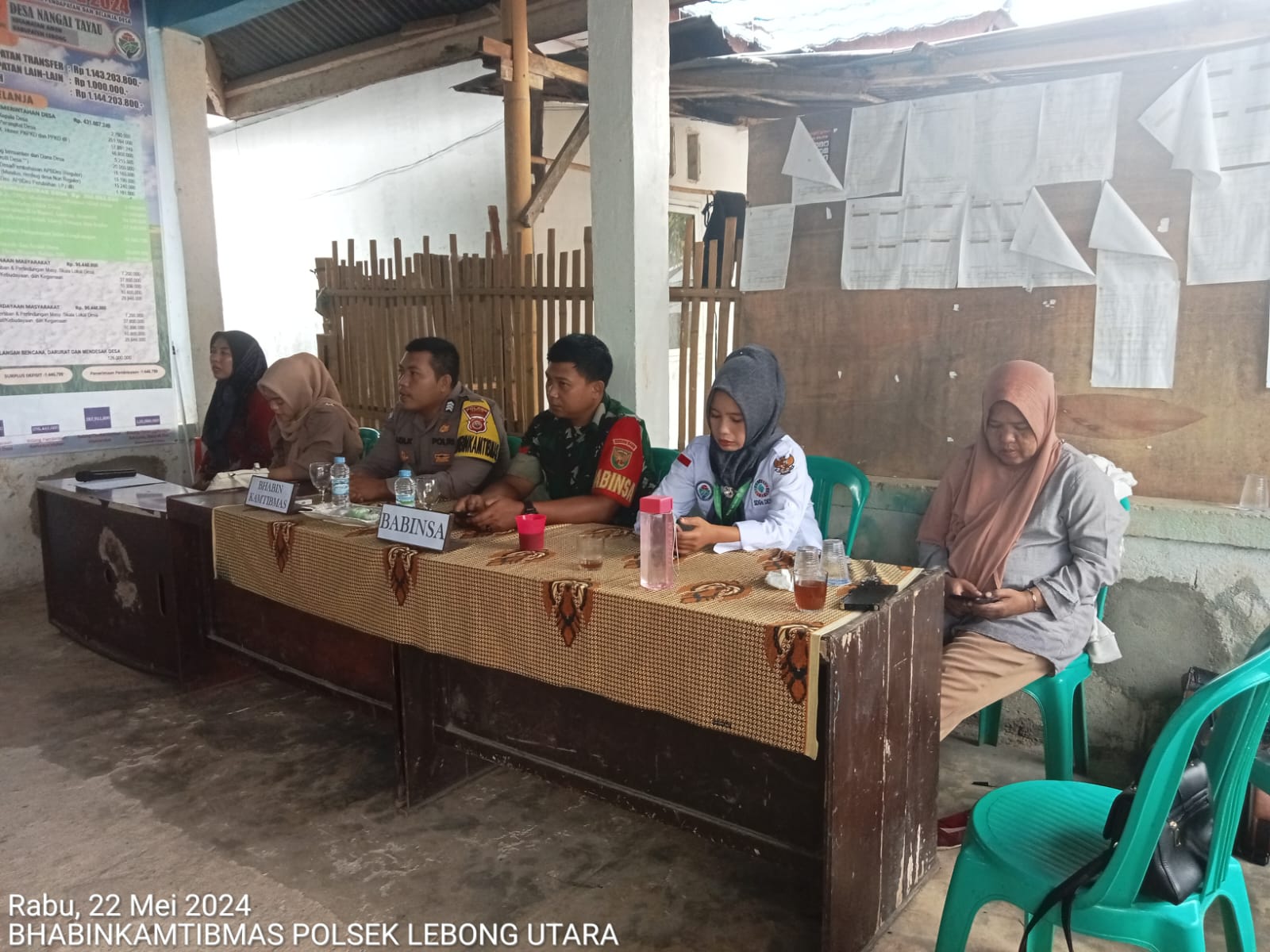 Bhabinkamtibmas Polsek Lebong Utara Hadiri Penyuluhan dan Pendataan Serta Pemuktahiran Data Profil Desa di Desa Nangai Tayau