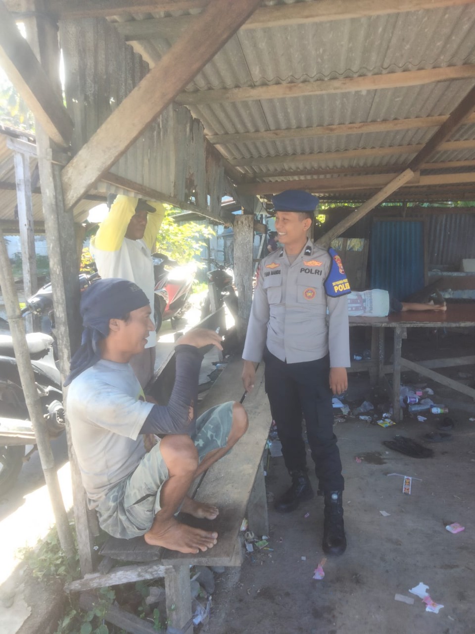 Sat Polairud Polres Bengkulu Selatan Sambang Dialogis kepada Warga Pantai Pasar Bawah    