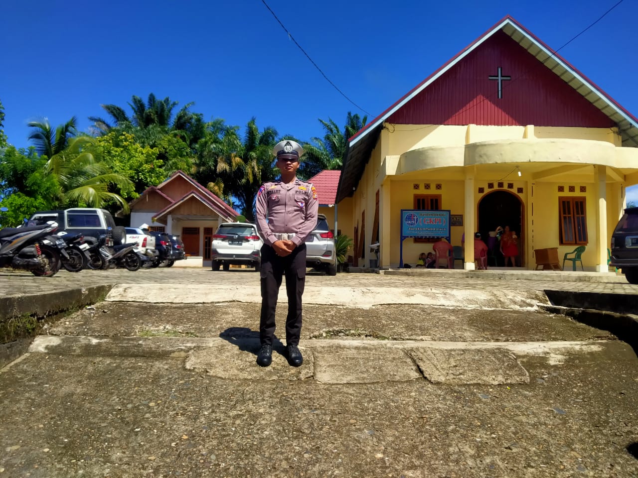 Wujudkan Situasi Aman Dan Kondusif Polsek Ketahun Pam Gereja Di Desa Giri Kencana