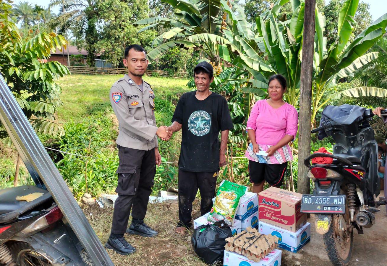 Kapolsek Lubuk Pinang Distribusikan Sembako kepada Warga Desa Lubuk Pinang