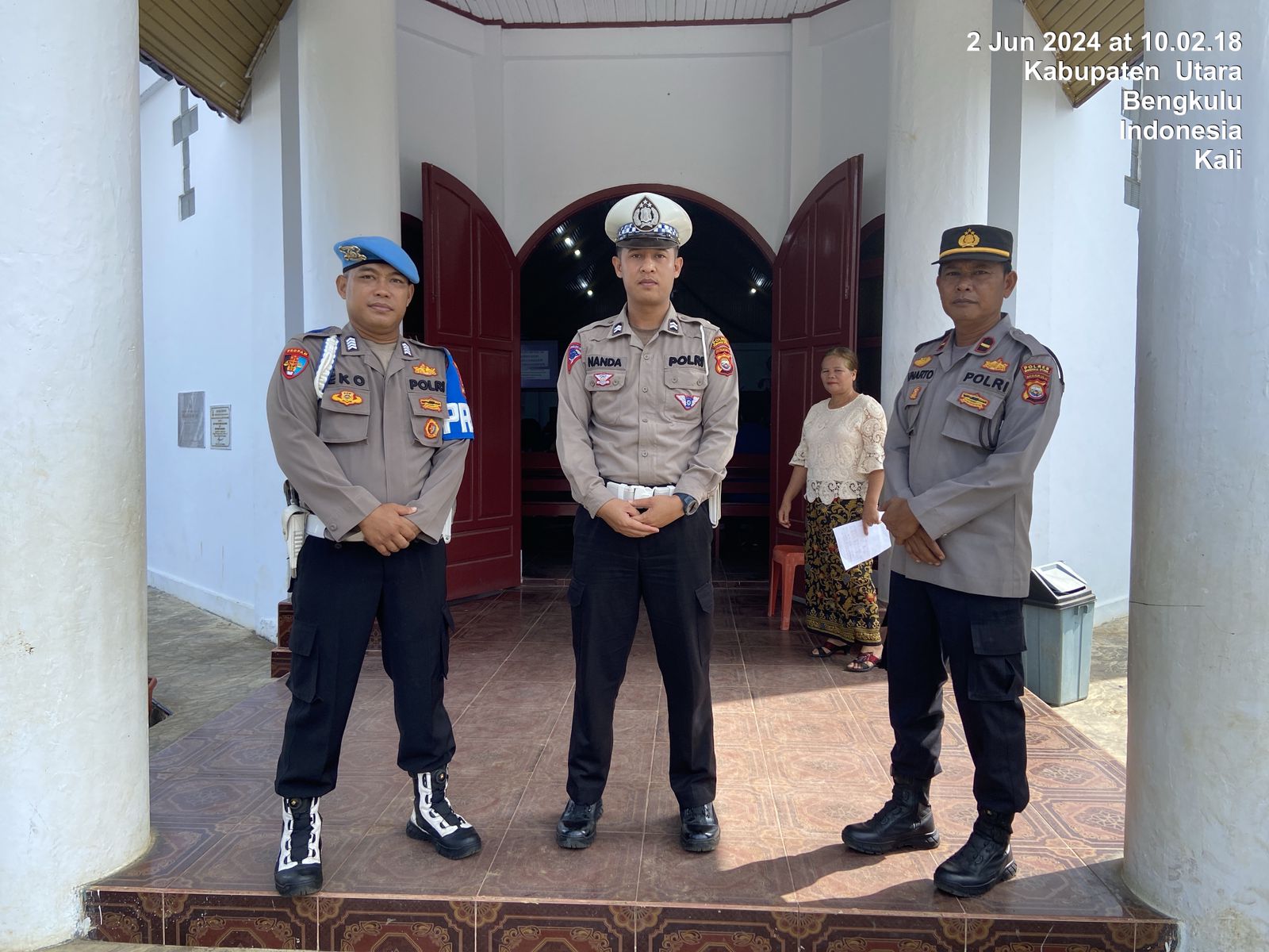 Selalu Hadir di Tengah Masyarakat, Polres Bengkulu Utara dan Polsek Jajaran Melaksanakan Patroli Pengamanan Ibadah Gereja 