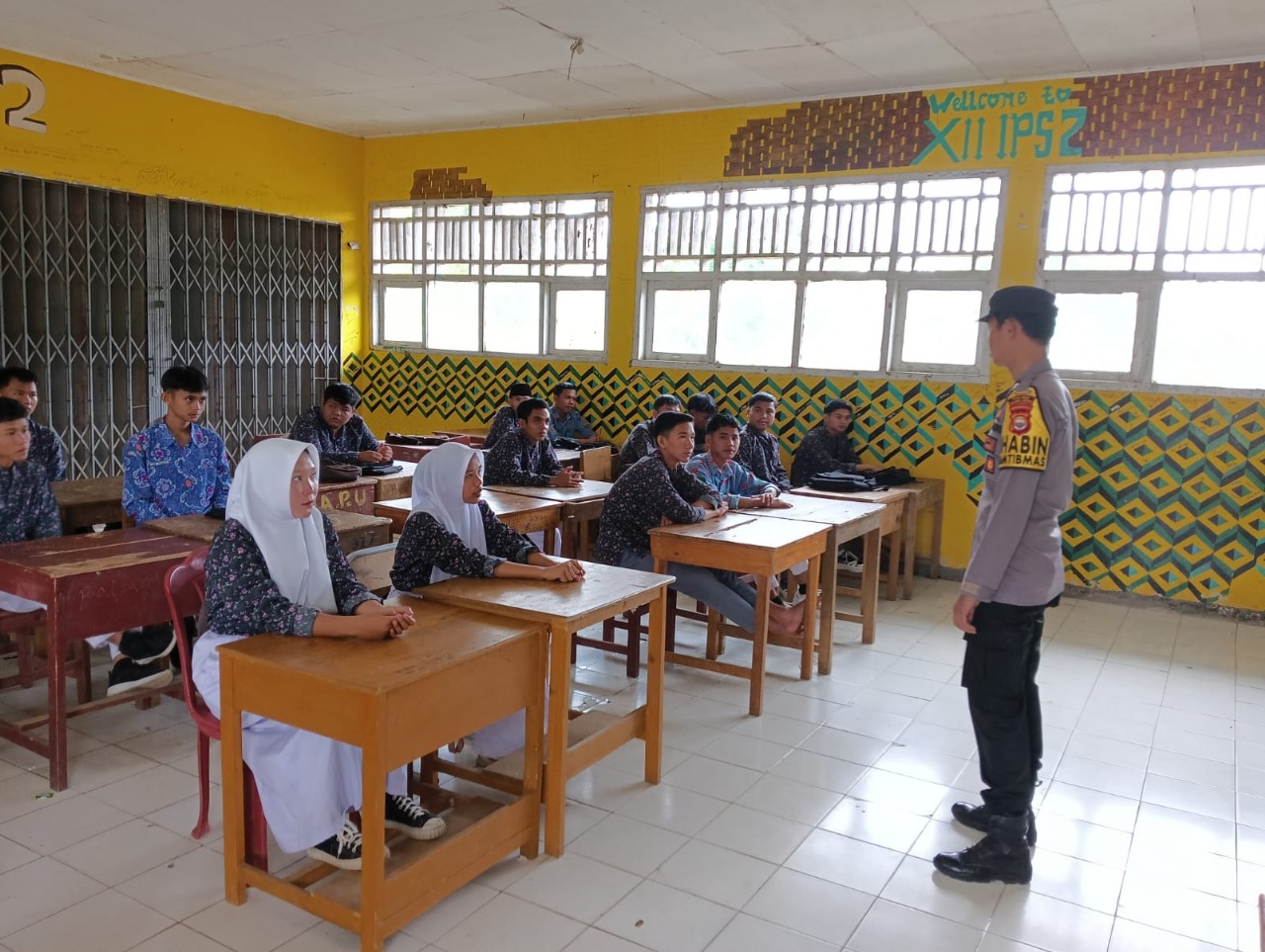 Polsek Kotapadang Police Go To School di SMAN 10 Kota Padang 