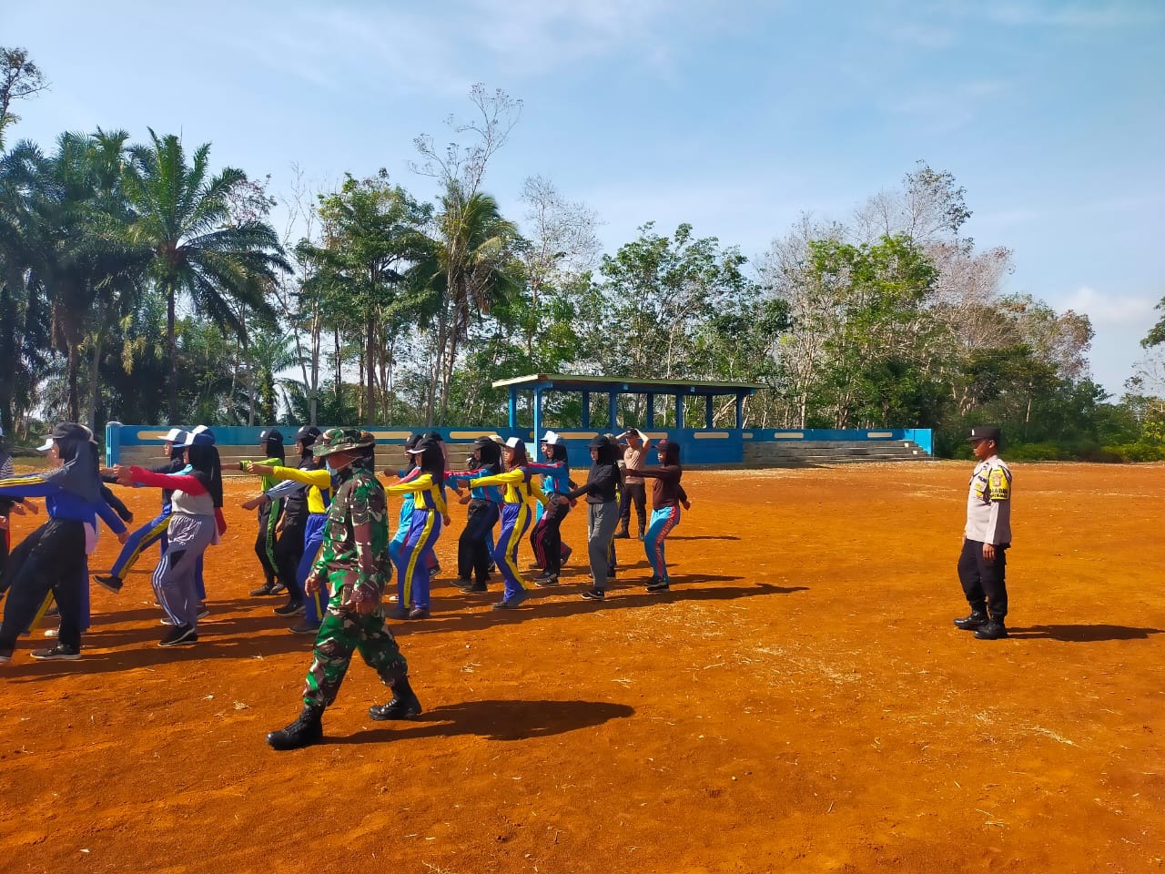 Polisi dan Tentara Jadi Pelatih Paskibra Tingkat Kecamatan Pinang Raya