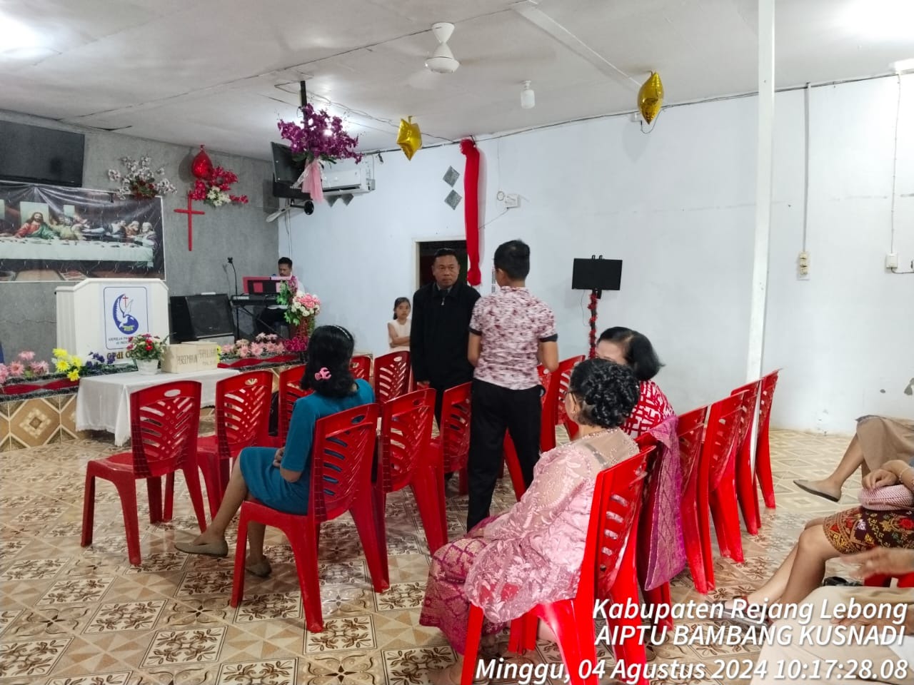 Personel Pengamanan Polsek Selupu Rejang, Amankan Ibadah Minggu di Gereja 