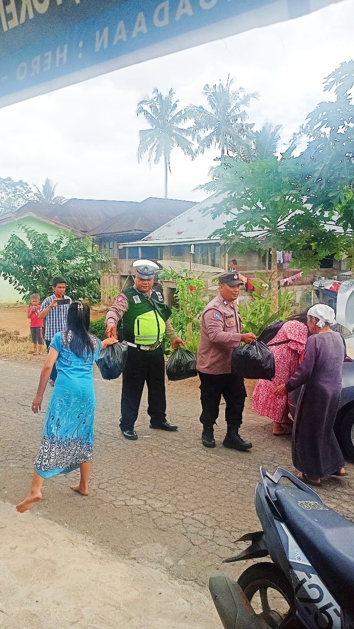 Peduli Antar Sesama, Polsek Selupu Rejang Gelar Kegiatan Jumat Berkah 