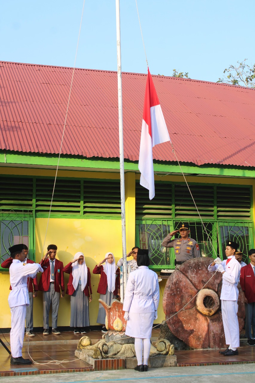 Ajak Pelajar Tertib Berlalu Lintas, Polsek Ketahun Laksanakan Kegiatan Police Goes To School