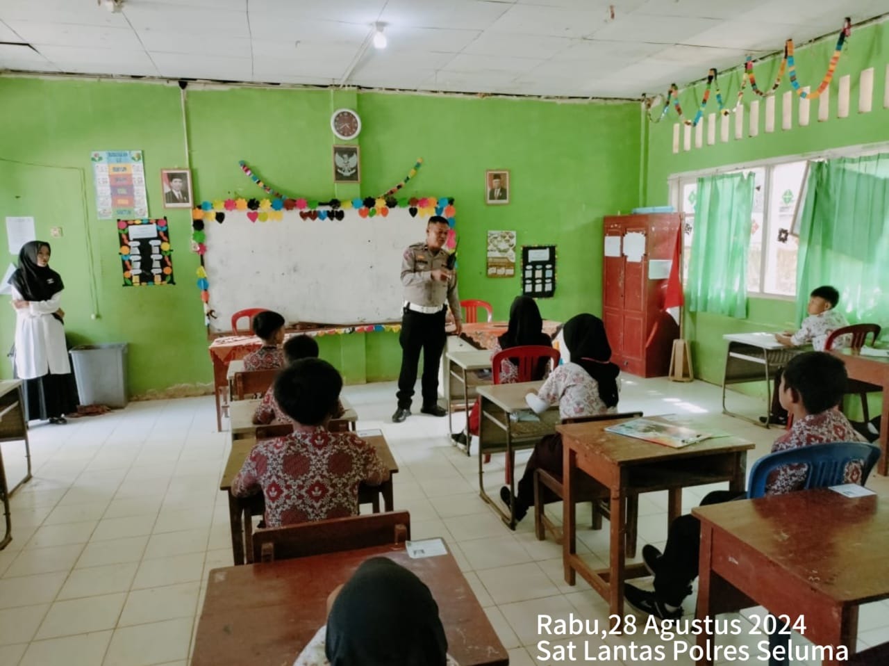 Unit Kamsel Sat Lantas Polres Seluma Edukasi Lalulintas di SDN 154 Seluma 