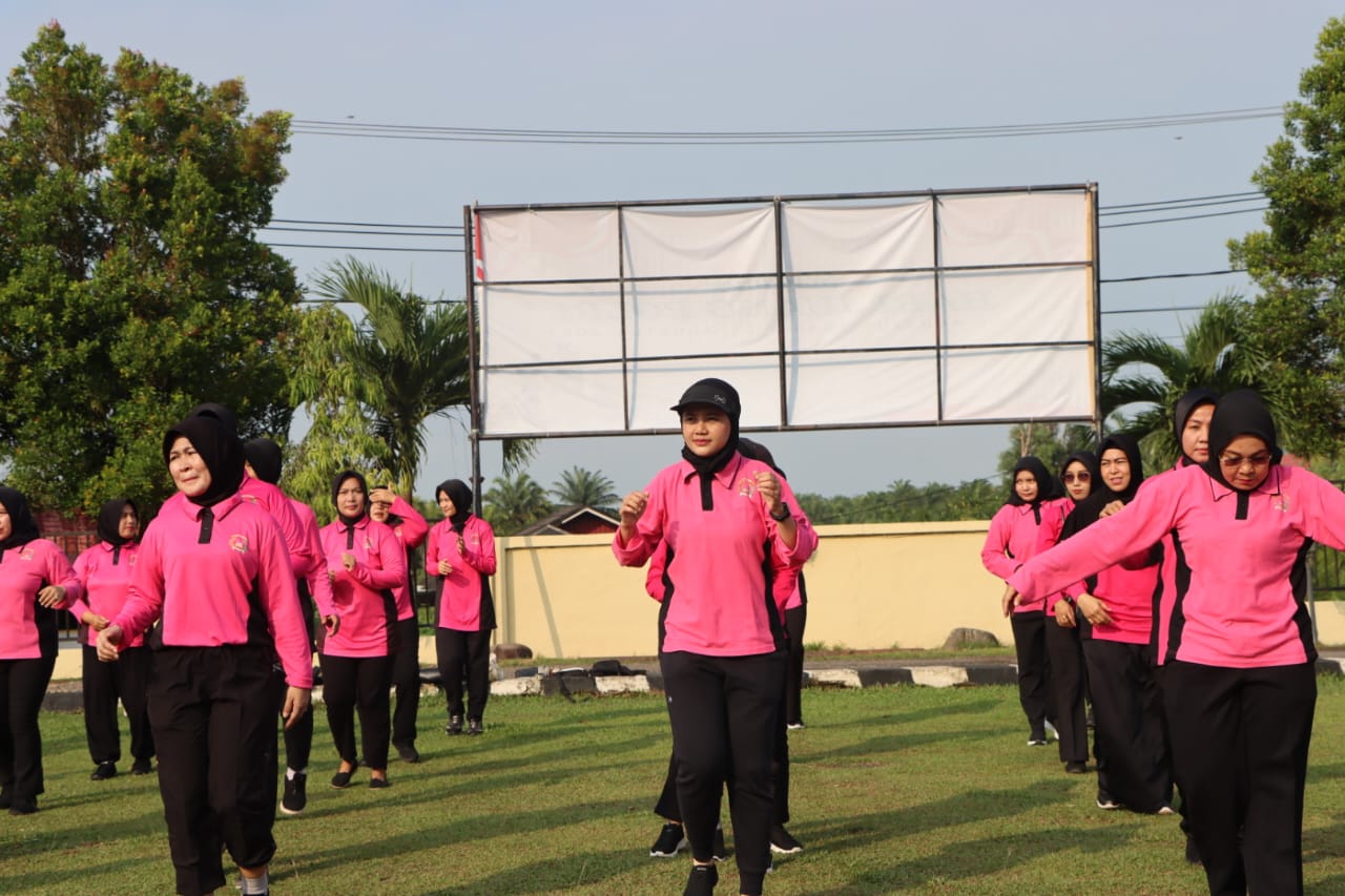 HUT Polwan Ke - 76, Polres Seluma Gelar Senam Bersama