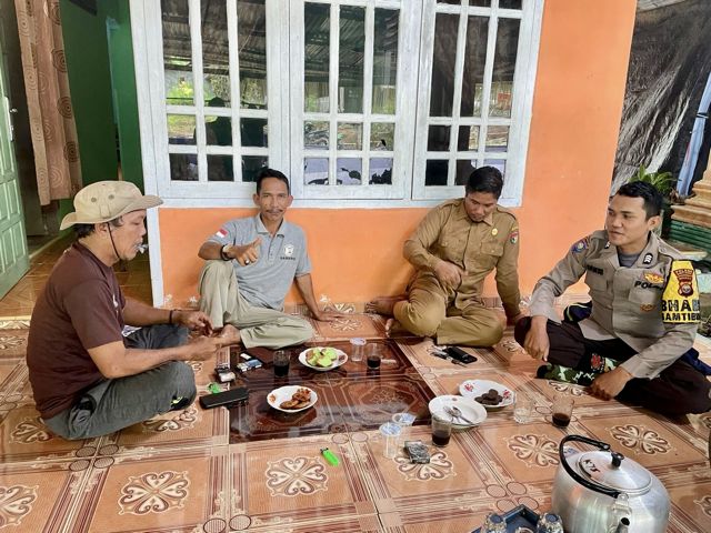 Wujudkan Pemilu Damai, Bhabinkamtibmas Polsek Ipuh Imbau Warga Jaga Kerukunan