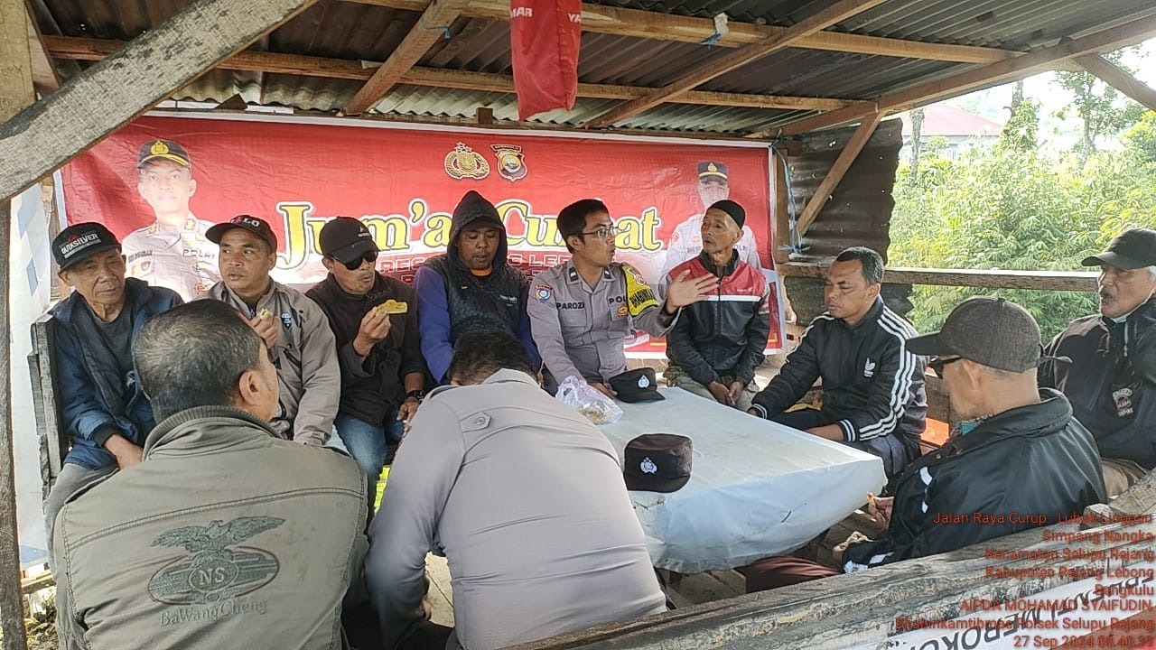 Polsek Selupu Rejang Jumat Curhat, Jalin Silahturahmi dengan Warga di Kelurahan Simpang Nangka 