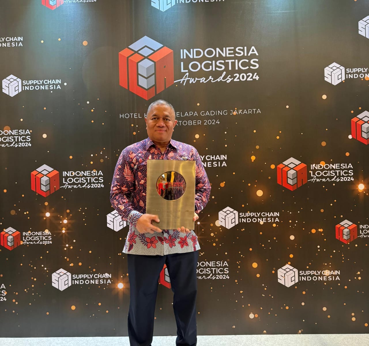 JNE Kembali Raih Penghargaan Courier of The Year di Indonesia Logistic Awards 2024  