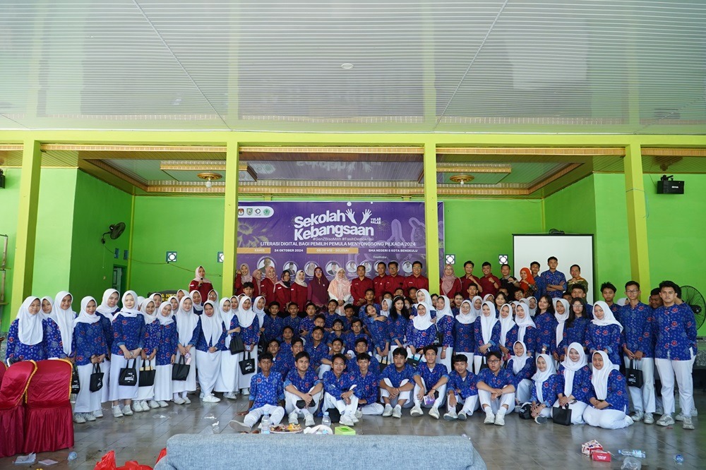 Sekolah Kebangsaan Tular Nalar 3.0 di SMAN 5 Kota Bengkulu: Meningkatkan Literasi Digital dan Kesiapan Pemilih Pemula Menuju Pilkada 2024