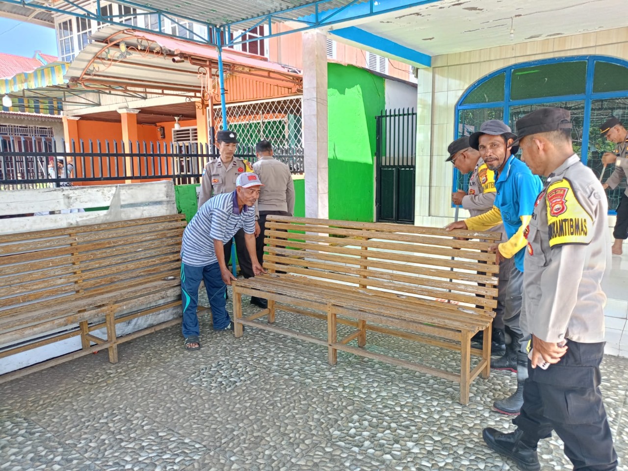 Polsek Padang Ulak Tanding Gelar Bakti Religi Bersama Warga untuk Peringati Bulan Bakti Lingkungan