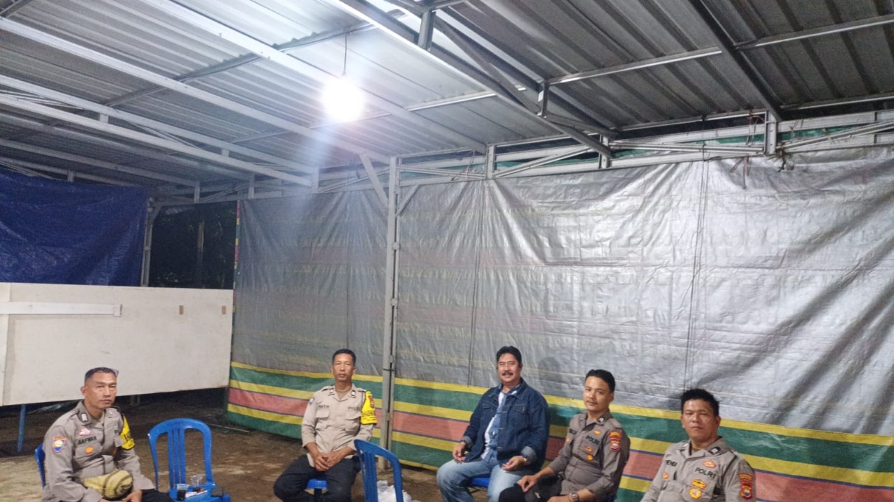 Pastikan Keamanan Logistik, Polsek Teluk Segara Laksanakan Pengamanan Kantor PPK Kecamatan Sungai Serut 