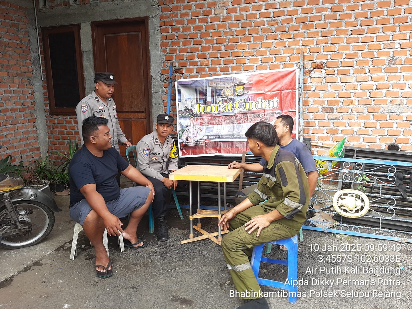 Polsek Selupu Rejang Gelar Jumat Curhat di Desa Air Putih Kali Bandung