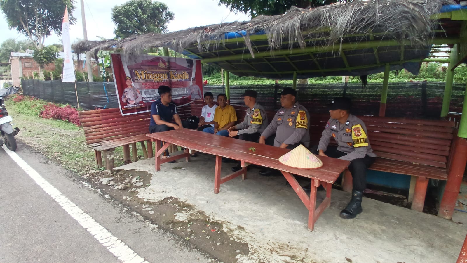 Polsek Selupu Rejang Gelar Minggu Kasih di Kelurahan Simpang Nangka untuk Meningkatkan Hubungan dengan Masyarakat