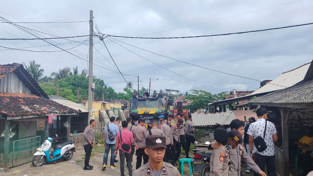 Polres Kaur Kawal Pembongkaran Rumah di Lahan Pelabuhan Perikanan Nusantara, 27 KK Setuju Pindah, 3 KK Masih Dibujuk